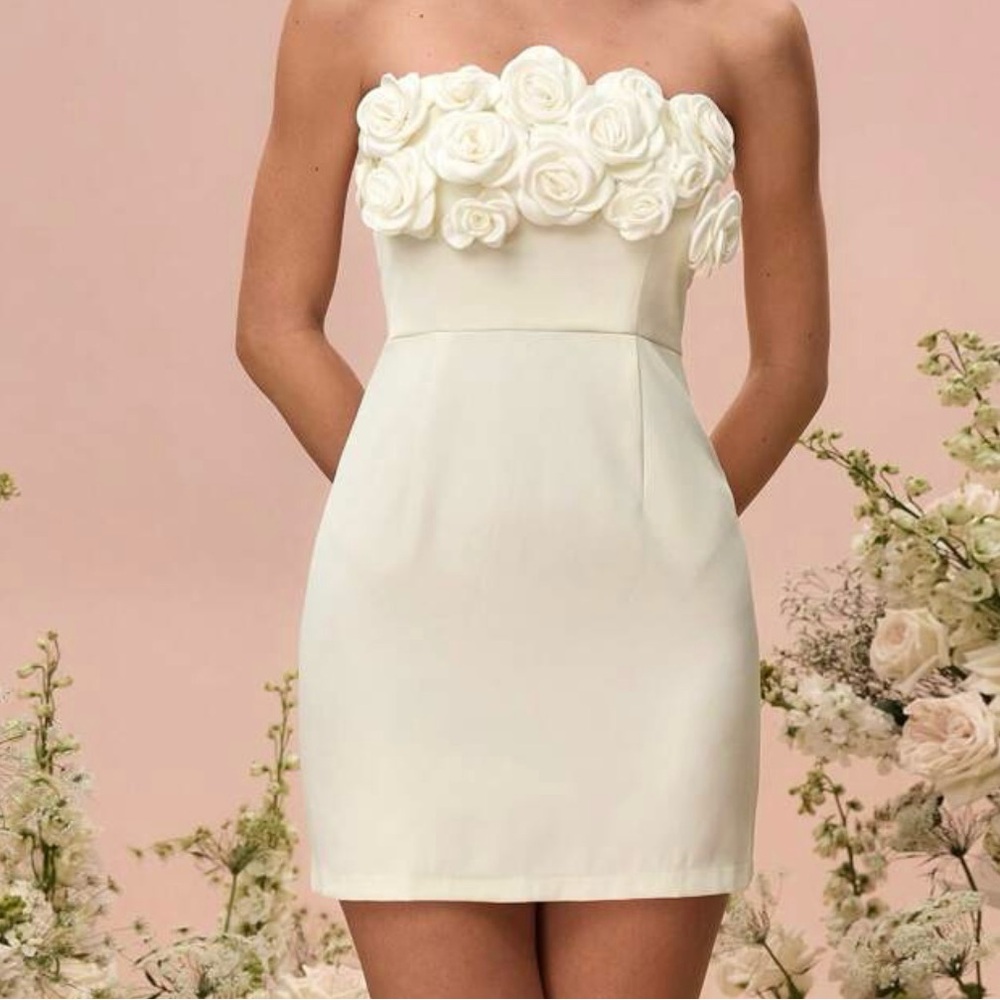 Shien Elegant Cream Strapless Dress with Rose Accents